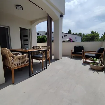 Old Town 2 Apartman Starigrad-Paklenica