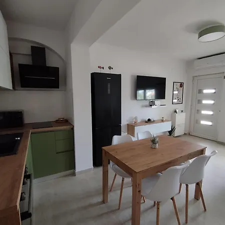Old Town 2 Apartman Starigrad-Paklenica